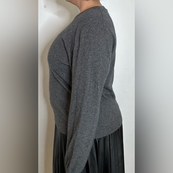 Oliver Perry V Neck Cashmere Sweater - Picture 4 of 5